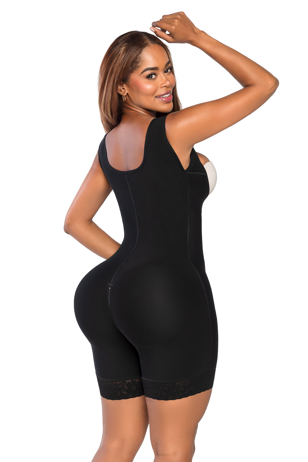 - Faja SMI7131 LA DIOSA media pierna con triple efecto lifting
- Vista lateral con compresión abdominal y estructura progresiva
- Detalle de diseño sin costuras y panty invisible incluido