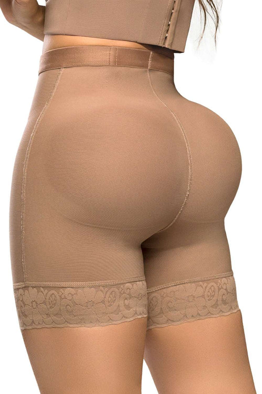 - Panty SMI04024 Ultrainvisible con triple realce y talle medio
- Vista posterior del panty moldeador media pierna SMI04024
- Detalle de encaje en piernas y compresión abdominal del SMI04024