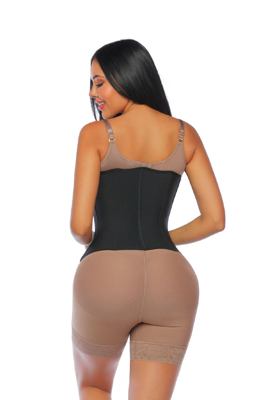 - Cinturilla SMI2025 con doble cierre y compresión estética
- Vista lateral mostrando el soporte lumbar
- Estructura anatómica que define la cintura sin incomodar