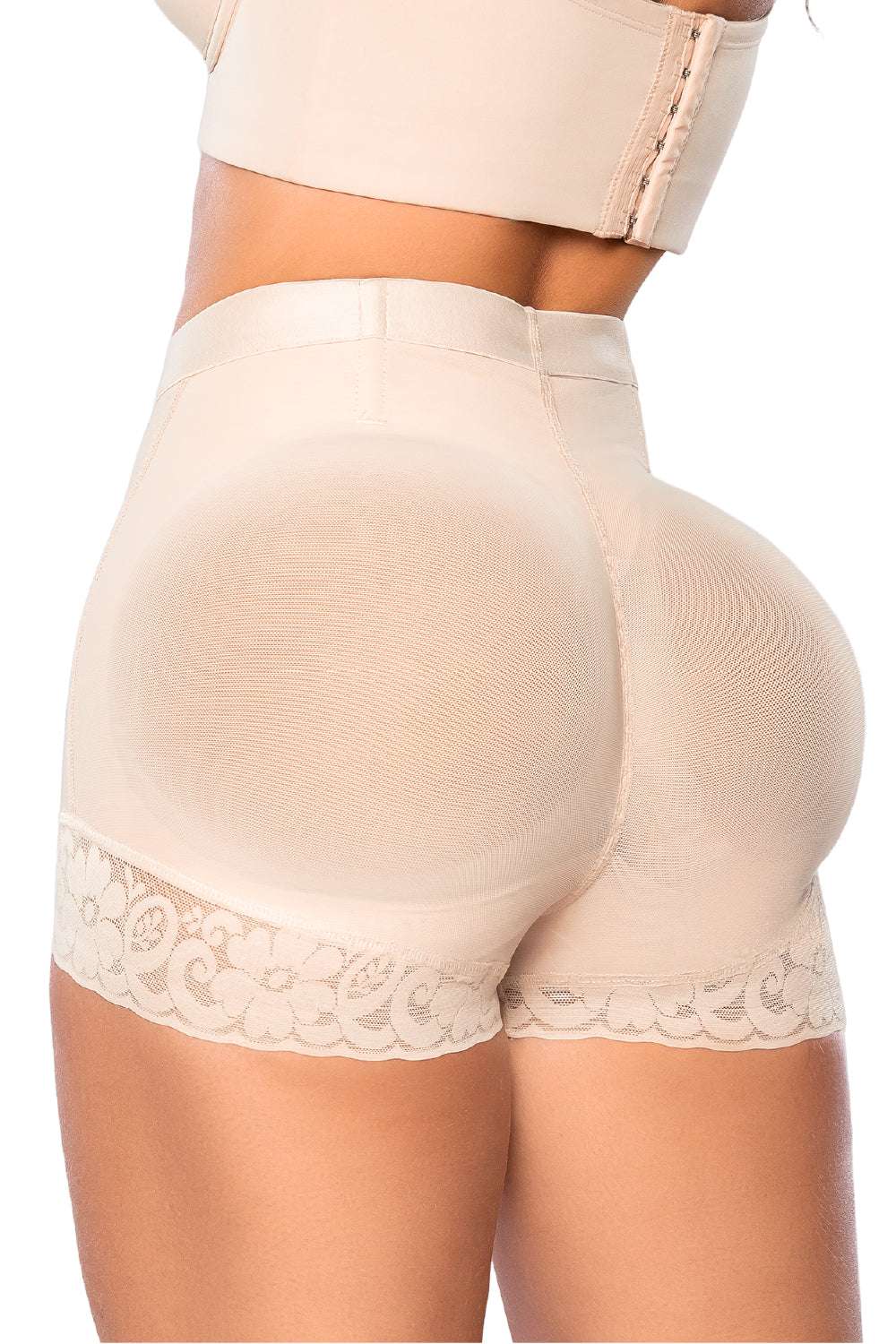 - Panty cachetero SMI04027 con realce natural y encaje
- Vista posterior del panty Ultrainvisible SMI04027 
- Detalle de cintura con ajuste y tanga gratis incluida SMI04027