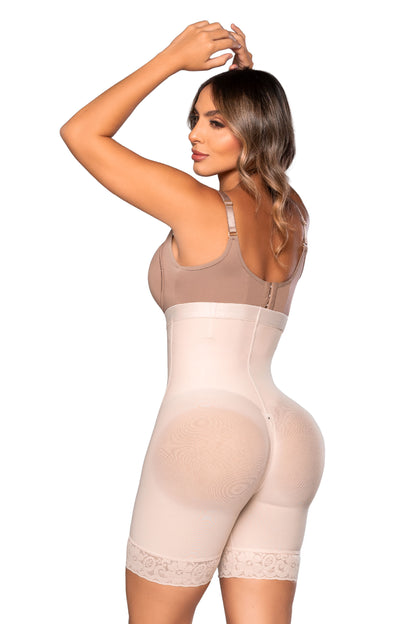 - Panty Ultrainvisible SMI04004 lifting extra natural
- Vista trasera panty cierre perineal invisible
- Panty talle alto con encaje siliconado