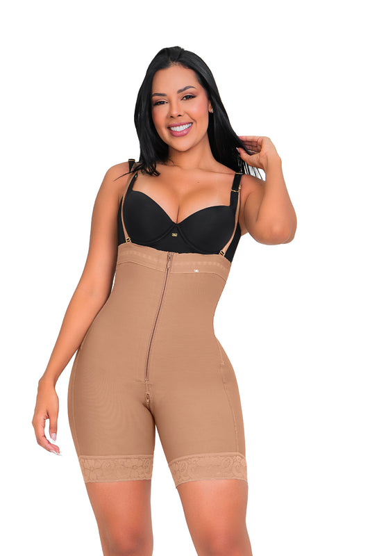 - Faja strapless media pierna SMI7097 con efecto lifting natural
- Vista posterior de faja Ultrainvisible SMI7097 con cierre frontal
- Detalle de tirantes removibles y panty de regalo en SMI7097