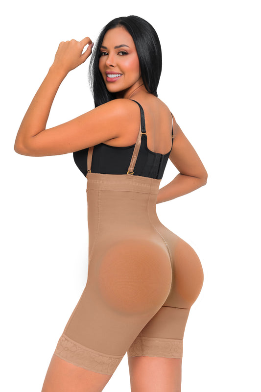 - Faja strapless media pierna SMI7097 con efecto lifting natural
- Vista posterior de faja Ultrainvisible SMI7097 con cierre frontal
- Detalle de tirantes removibles y panty de regalo en SMI7097