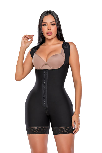 - Faja SMI7131 LA DIOSA media pierna con triple efecto lifting
- Vista lateral con compresión abdominal y estructura progresiva
- Detalle de diseño sin costuras y panty invisible incluido