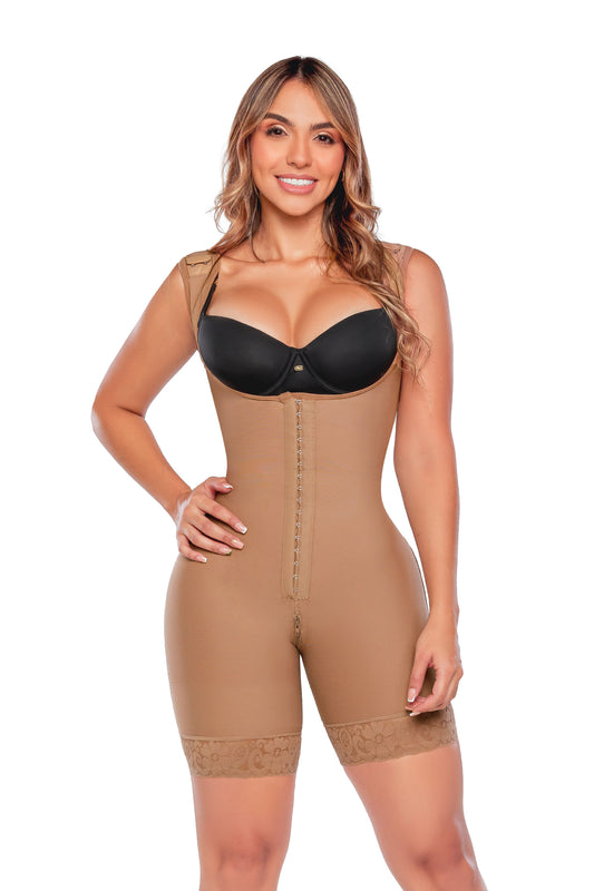 - Faja SMI7131 LA DIOSA media pierna con triple efecto lifting
- Vista lateral con compresión abdominal y estructura progresiva
- Detalle de diseño sin costuras y panty invisible incluido