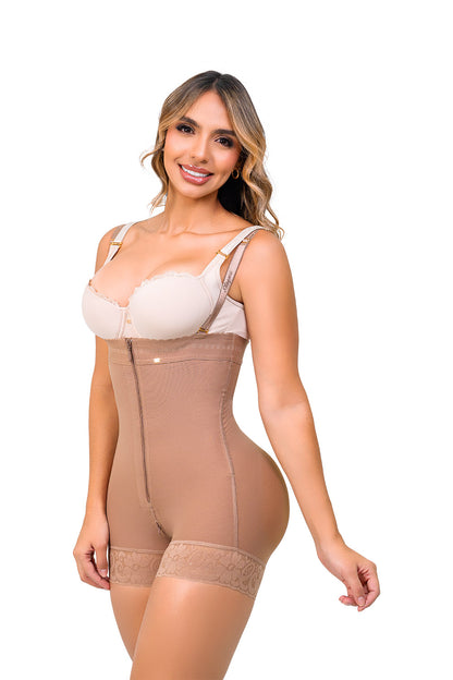 - Faja Ultrainvisible SMI7151 strapless con cierre frontal y soporte lateral
- Vista posterior de la faja SMI7151 con realce natural de glúteos
- Detalle de cierre perineal y tanga Ultrainvisible incluida SMI7151
