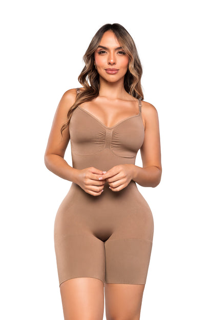- Body faja invisible espalda alta con compresión media
- Efecto lifting natural en zona posterior con espalda cubierta
- Body moldeador con tirantes cruzados o rectos