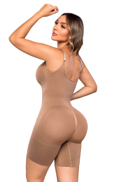 - Body faja invisible espalda alta con compresión media
- Efecto lifting natural en zona posterior con espalda cubierta
- Body moldeador con tirantes cruzados o rectos