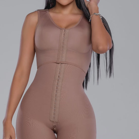 - Faja SMI7121 LA AFORTUNADA con brasier integrado y triple efecto lifting
- Vista completa media pierna con ajuste progresivo
- Diseño posterior sin costuras y panty invisible de regalo