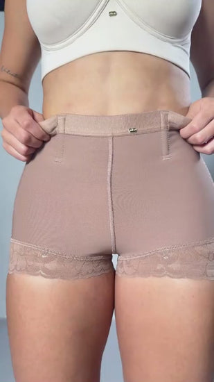 - Panty cachetero SMI04027 triple lifting extra
- Vista trasera panty ultrainvisible efecto natural
- Panty control abdomen encaje invisible